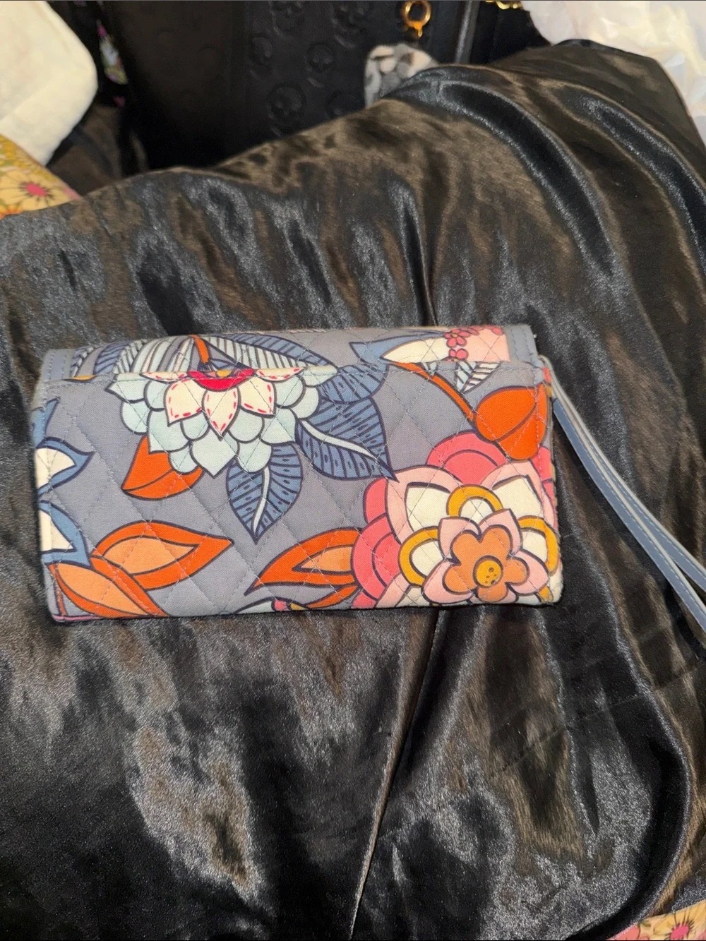 Vera Bradley Wallet/Wristlet!!! - Picture 4 of 8